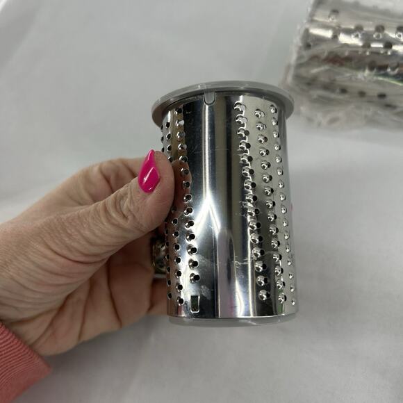 Pampered Chef Deluxe Cheese Grater 1275 Barely Used Large And Small Graters - Picture 8 of 10